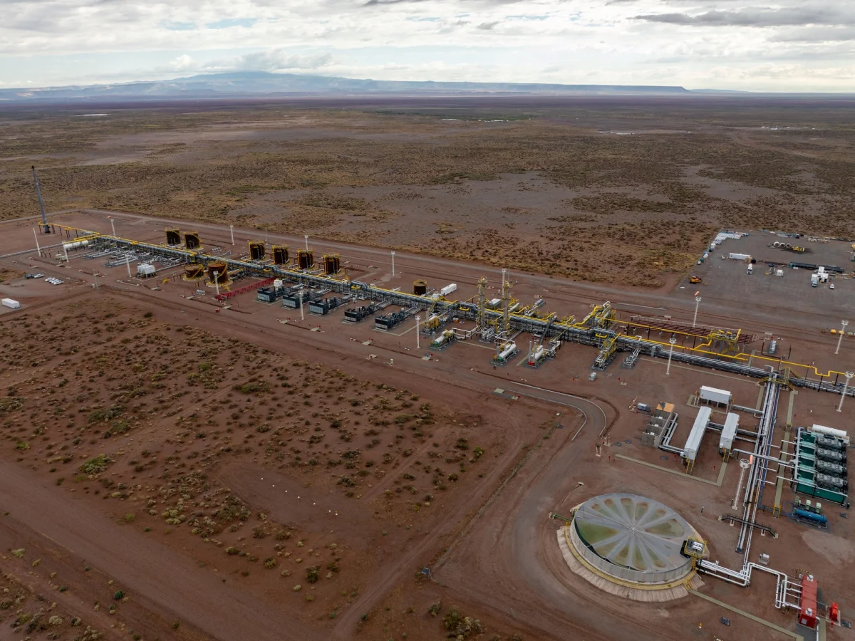 Shell inauguró una planta de petróleo en Vaca Muerta y planea inversiones por US$ 700 millones - Clarin.com