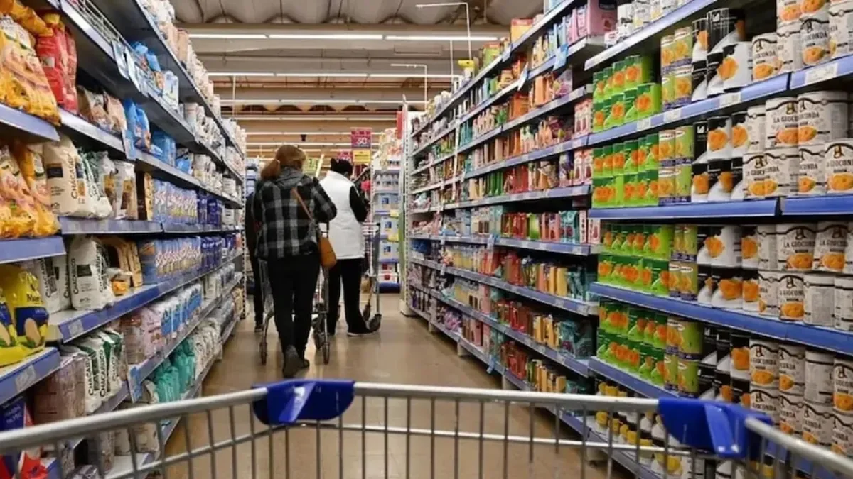 Supermercados de Neuquén obligados a mostrar precios actualizados mediante QR