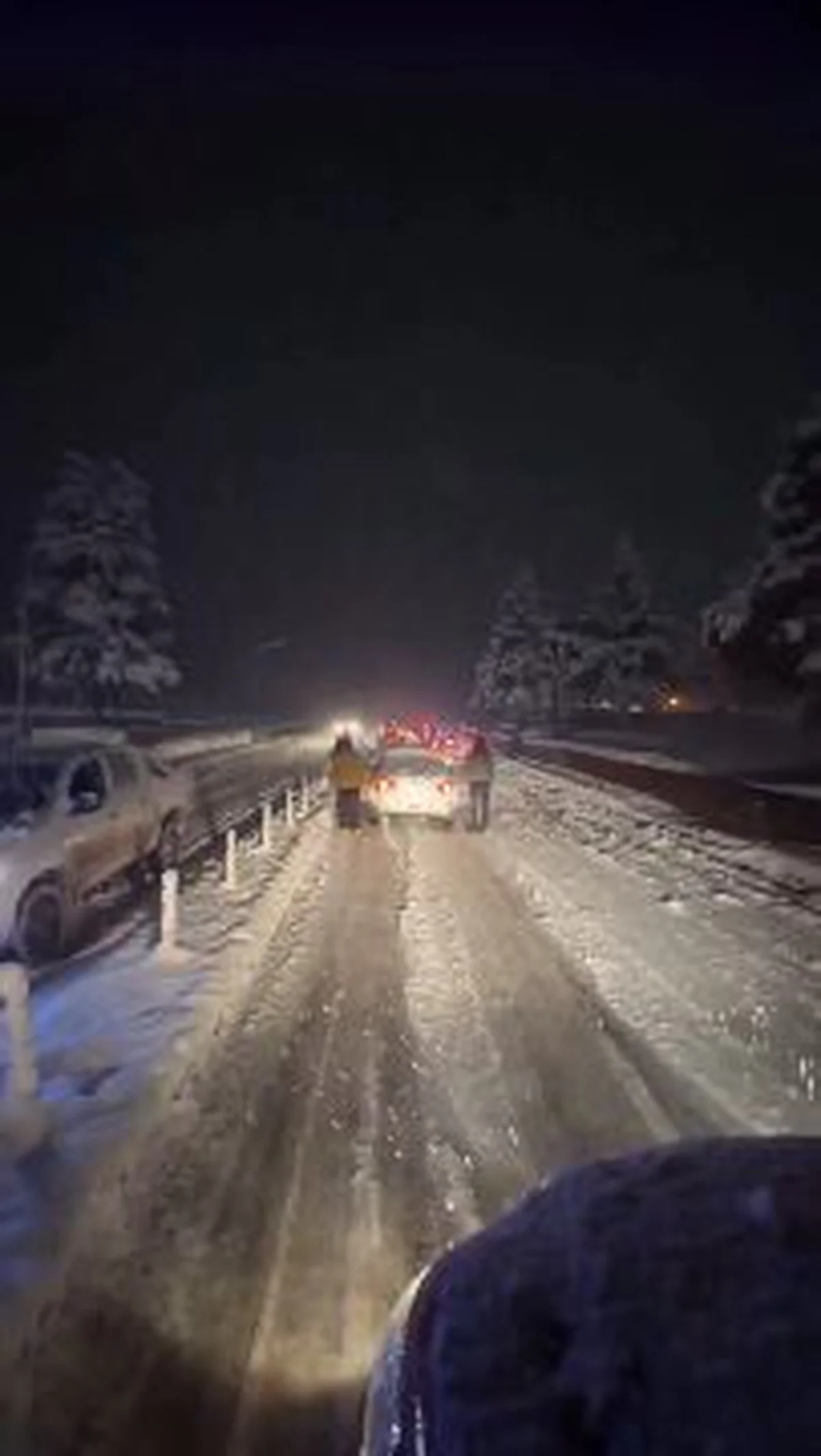 Temporal de nieve provoca demoras en la ruta de Neuquén y afecta a numerosos vehículos