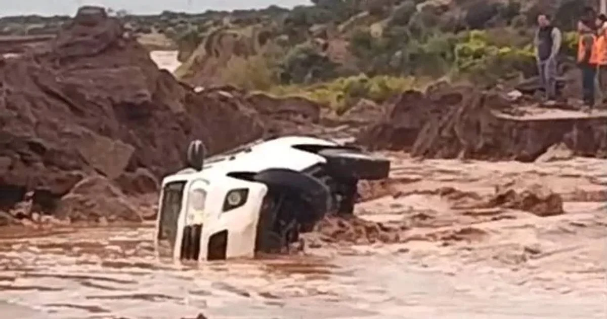 Temporal en Vaca Muerta provoca daños al arrastrar varias camionetas