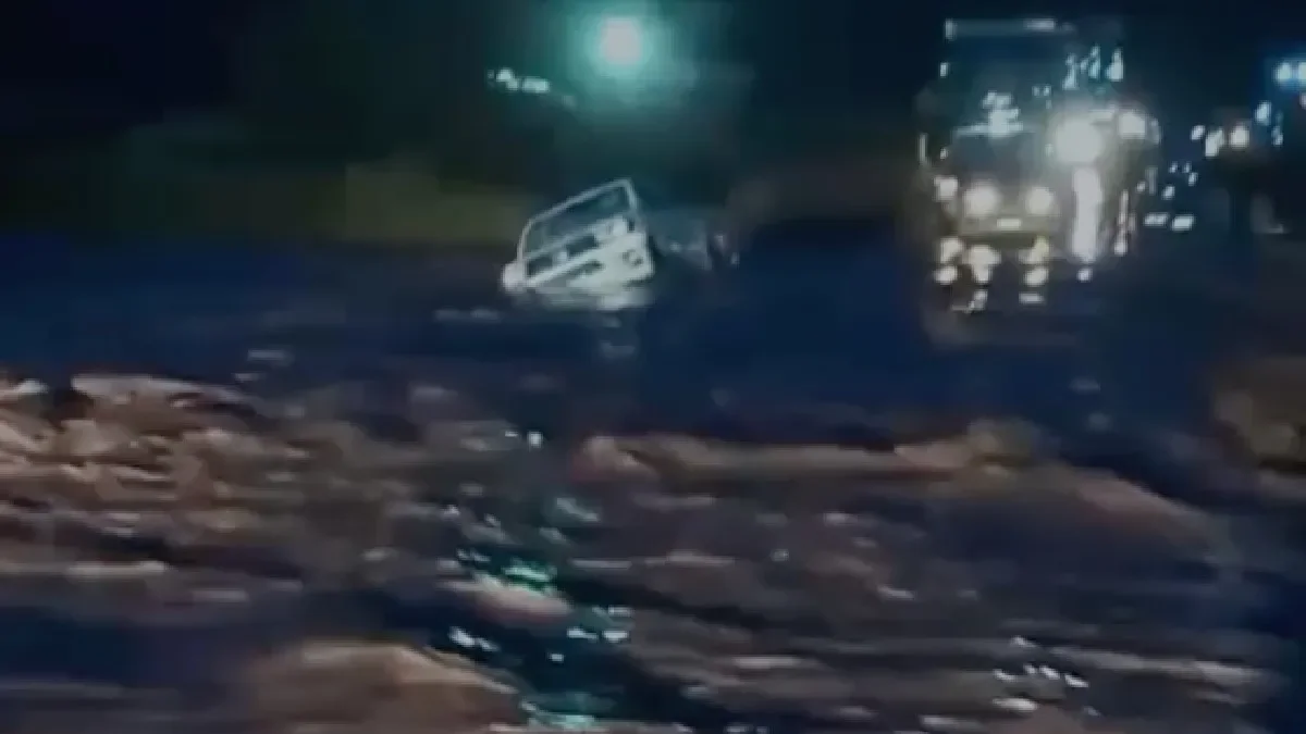Tormenta en Vaca Muerta causa daños a camionetas petroleras debido a inundaciones