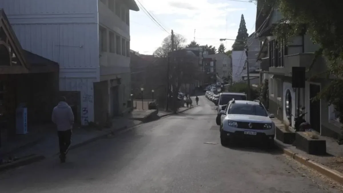 Tragedia en Bariloche: un hombre fallece repentinamente en la vía pública