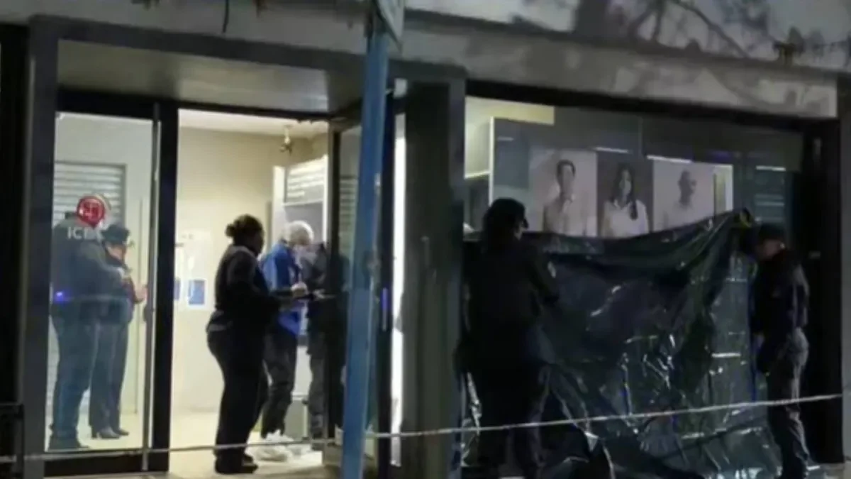 Tragedia en el banco: el fallecimiento de un hombre expone la crisis de los sin techo