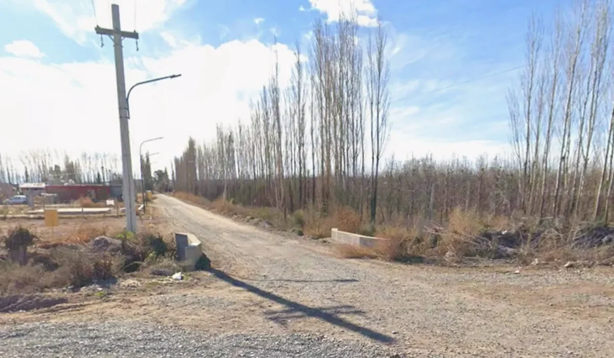 Tragedia en Fernández Oro: fallece árbitra tras accidente con un poste de luz