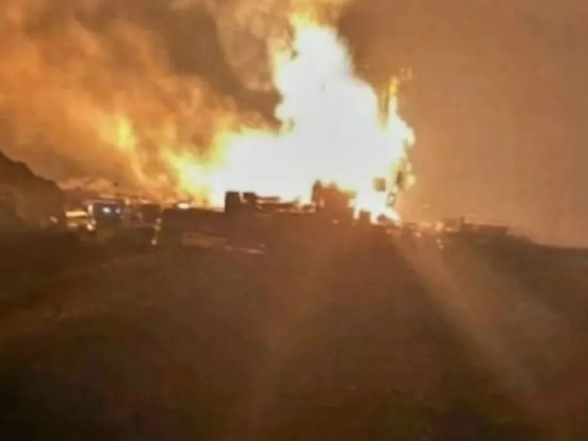 Tragedia en Mendoza: dos trabajadores petroleros pierden la vida tras explosión de camión cisterna