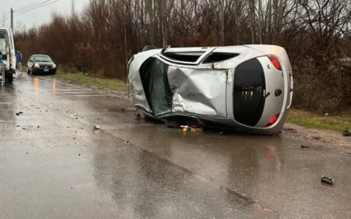 Tragedia en Ruta 65: un joven de 20 años pierde la vida al chocar contra un poste