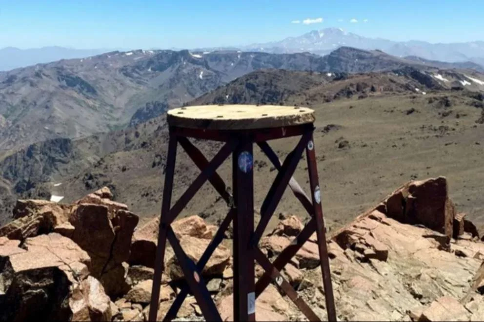 Trekking y sabores: una experiencia única en el Cerro Corona de Neuquén