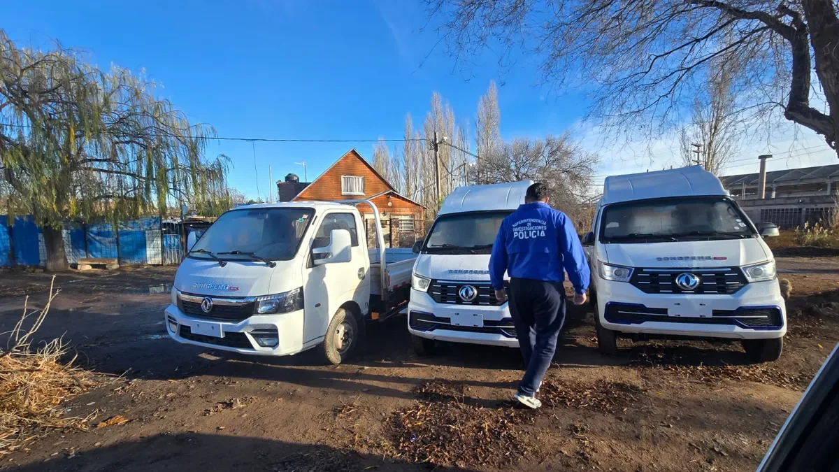 Tres camiones robados de concesionaria de Neuquén hallados en Cipolletti