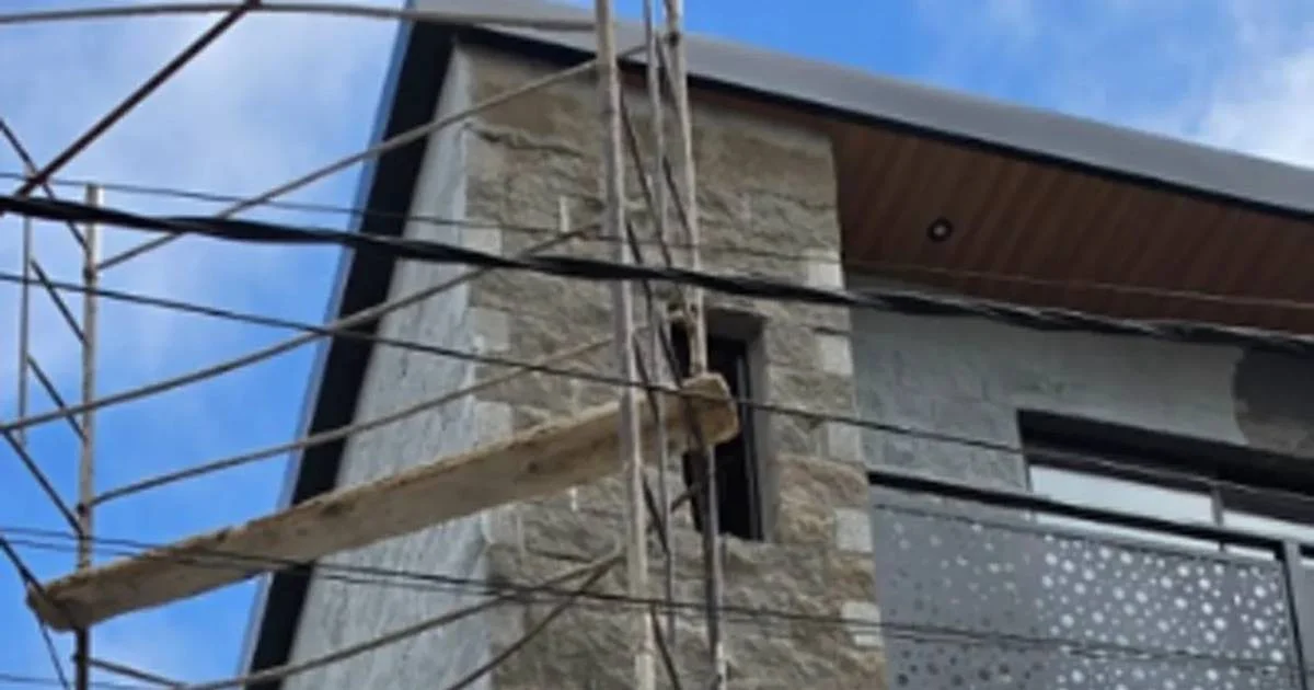 Tres trabajadores heridos por descarga eléctrica en Neuquén y Peña