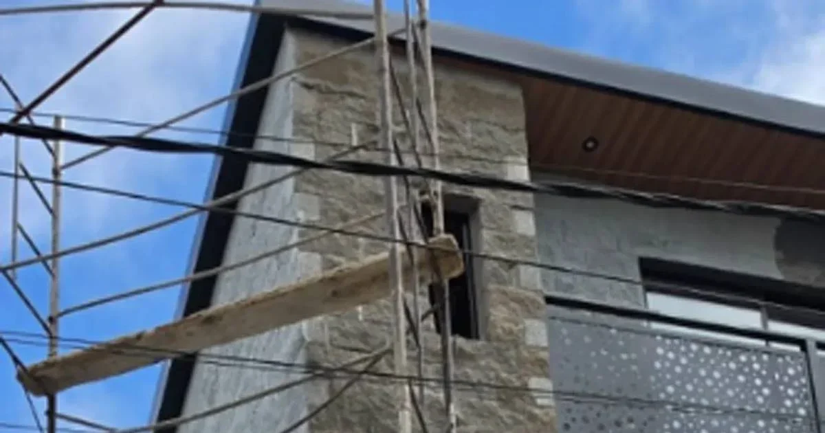 Tres trabajadores heridos por descarga eléctrica en un accidente laboral en Neuquén