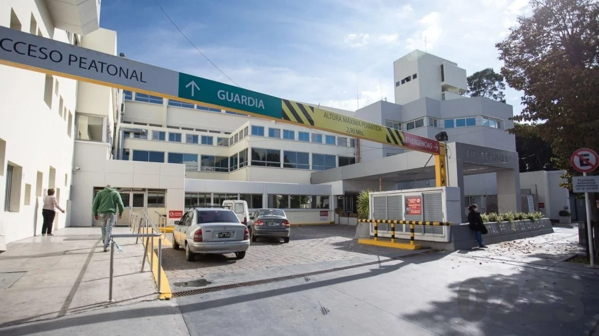 Tres trabajadores heridos por electrocución son atendidos en el hospital local