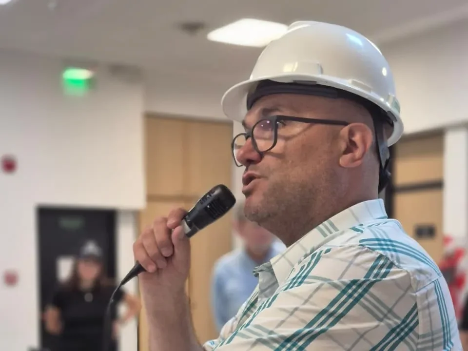 Un apasionado del petróleo se convierte en docente y guía a las nuevas generaciones en Vaca Muerta