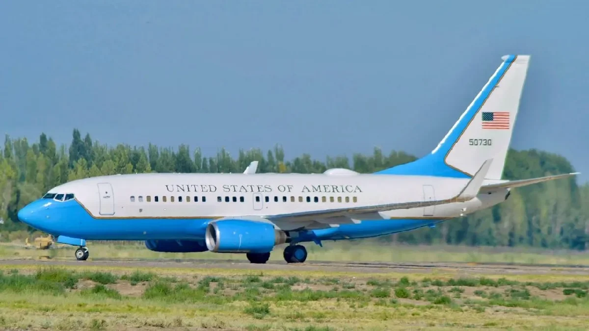 Un avión del gobierno de EE.UU. llega a Neuquén generando expectativa local