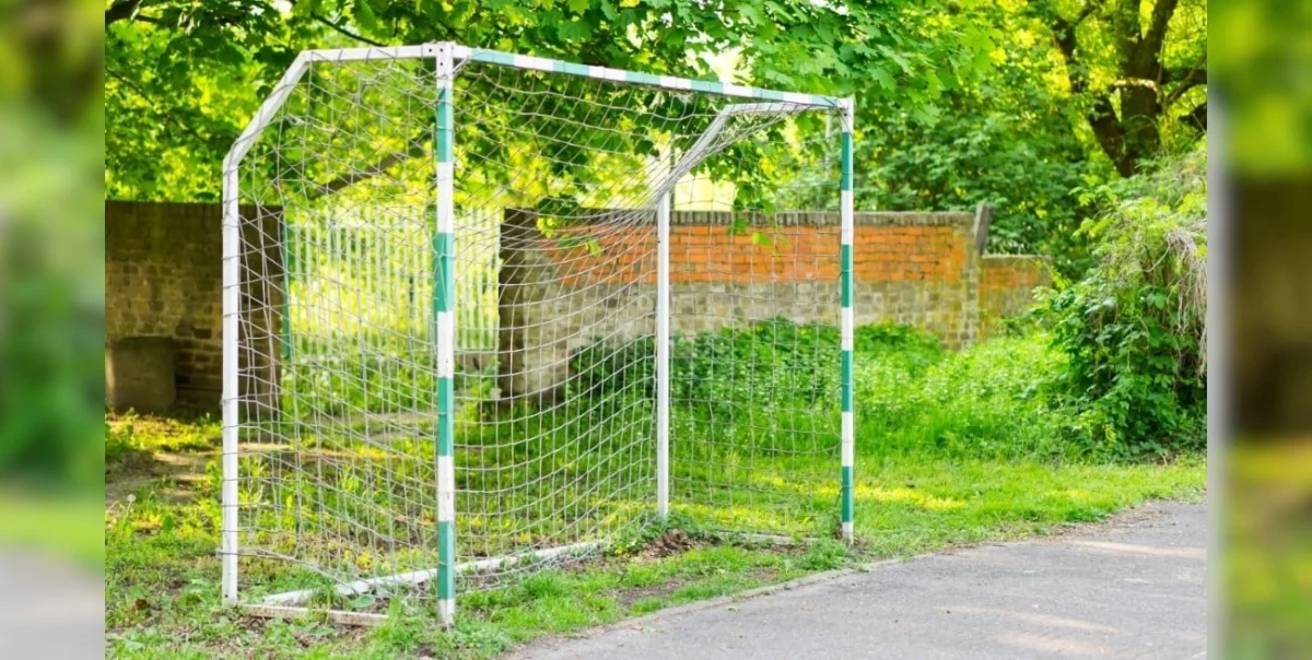 Un nene de 12 años sufre daño cerebral tras caerle un arco de fútbol en Neuquén
