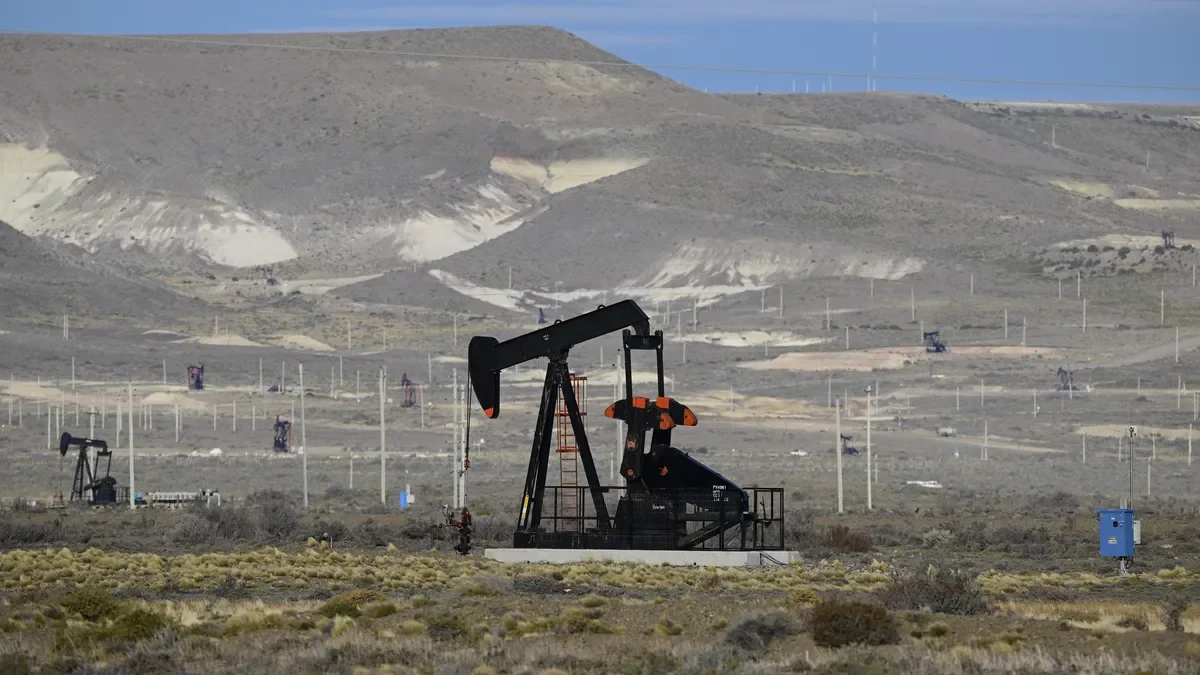 Vaca Muerta avanza: el petróleo podría superar a la soja en exportaciones este año
