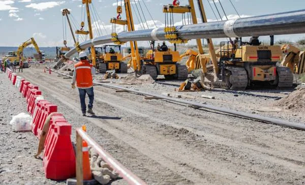 Vaca Muerta avanza: oleoducto cruza el Río Negro en un hito para la región
