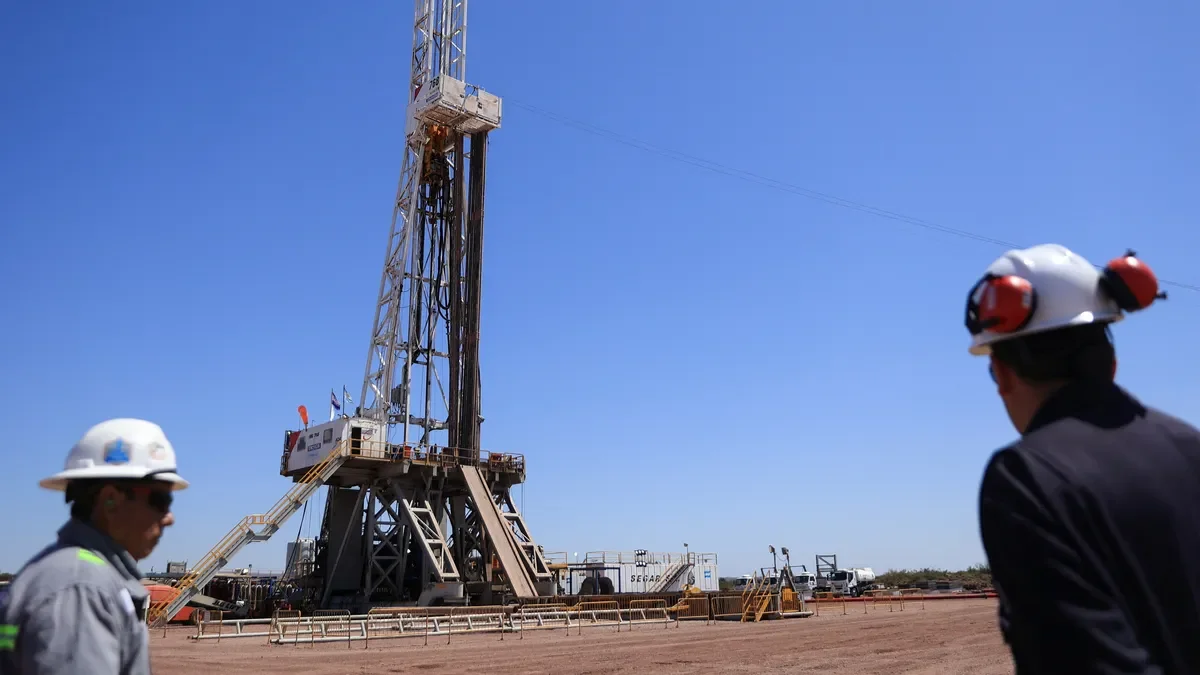 Vaca Muerta crece rápidamente, pero enfrenta desafíos logísticos críticos