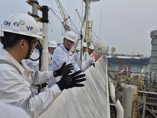 Vaca Muerta se prepara para la exportación de GNL con el buque Hilli en camino