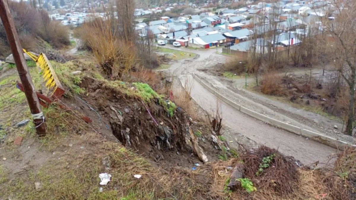 Vecinos de Bariloche exigen frenar obras tras alarmante derrumbe en la zona