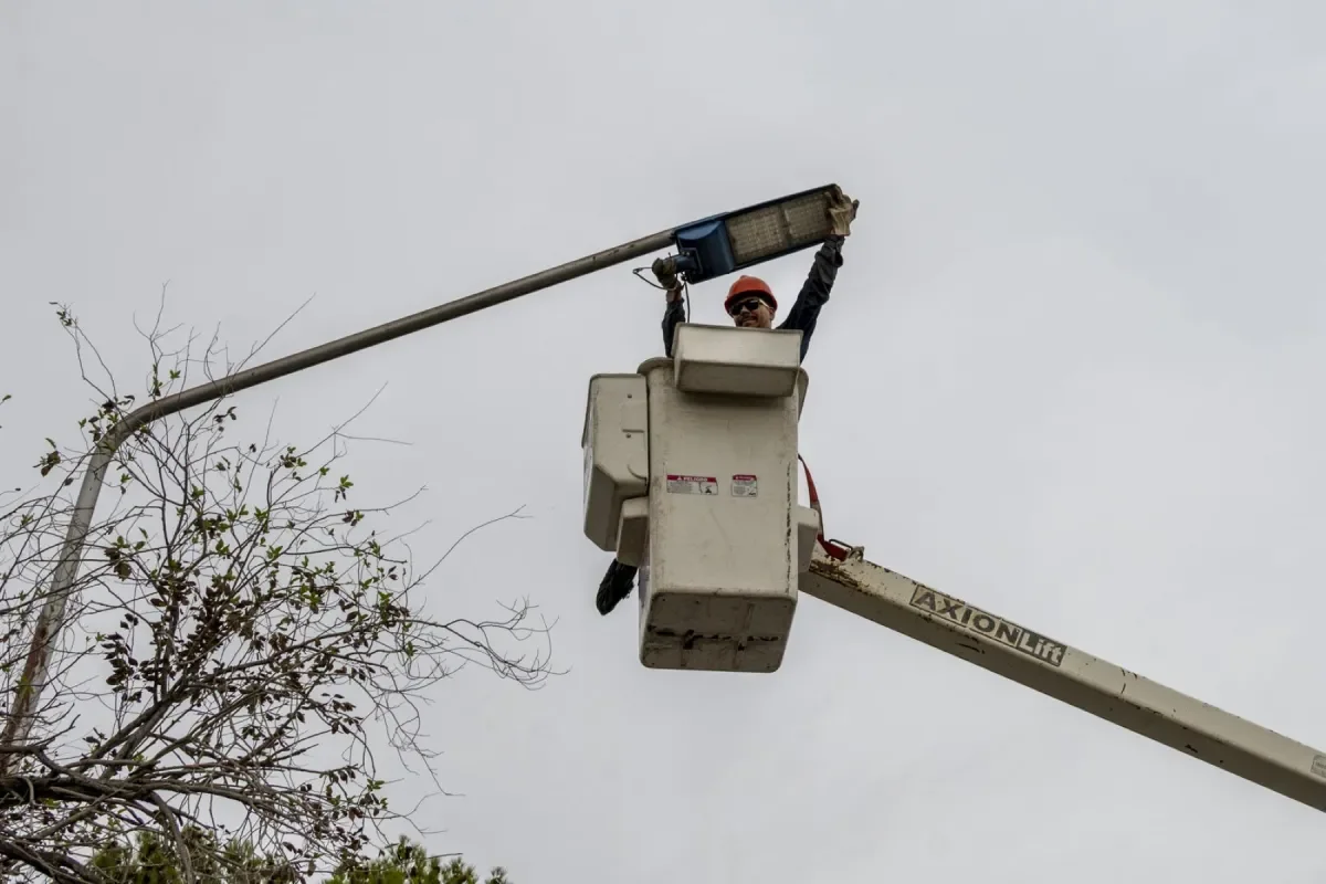 Vecinos de Neuquén se preparan para un corte de luz programado el domingo 10 de mayo