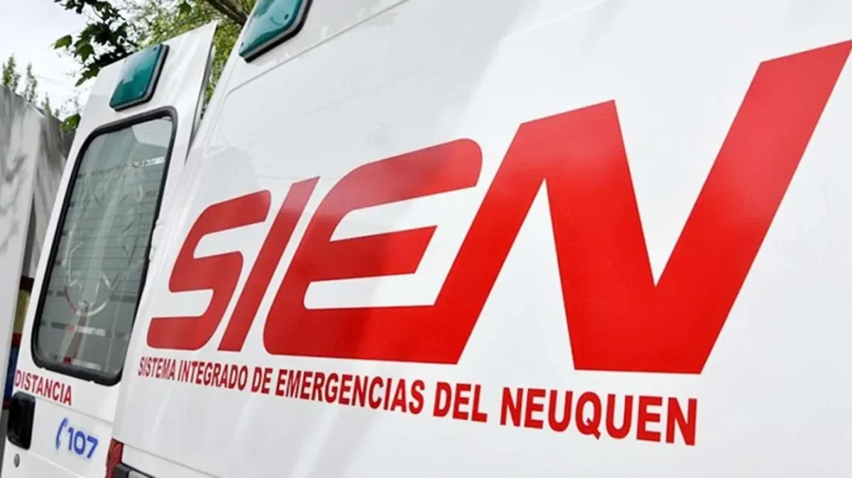 Vuelco en pleno centro de Neuquén provoca daños en vehículos estacionados