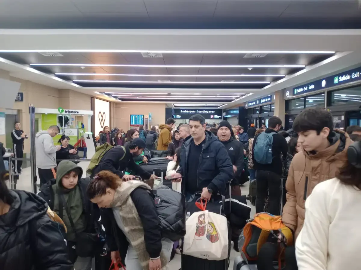 Vuelos en Bariloche reanudados tras intensa nevada que afectó el aeropuerto