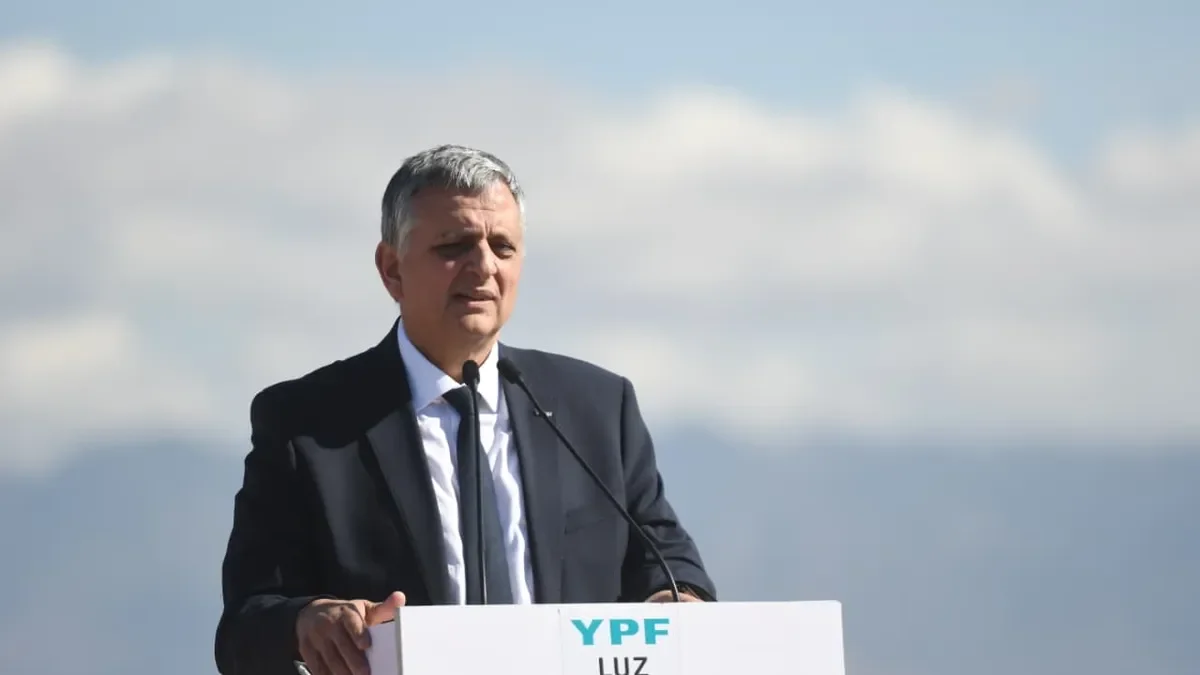 YPF evalúa nuevas inversiones en RIGI para expandir Vaca Muerta tras inauguración de parque solar El Quemado