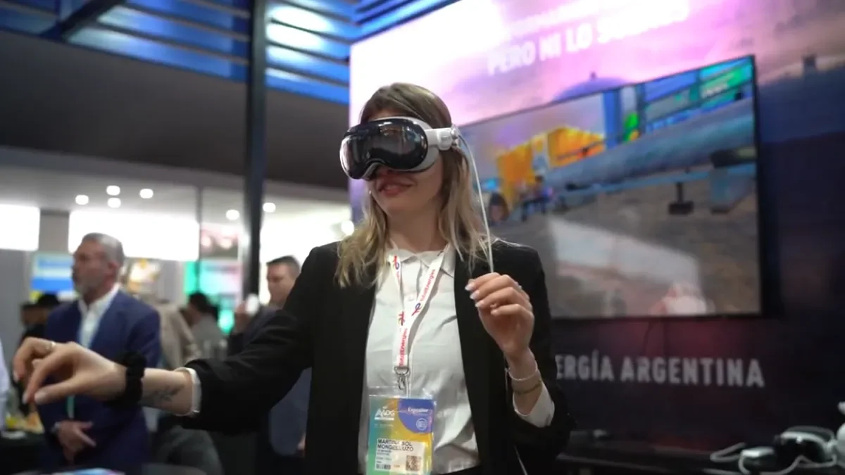 YPF presenta innovaciones en la AOG: gemelos digitales y realidad aumentada en su stand