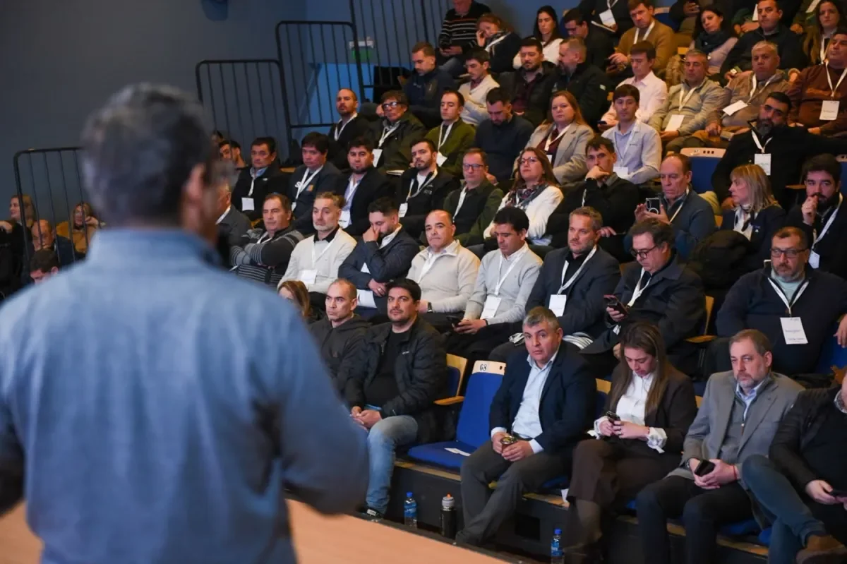 YPF presenta su proyecto de GNL a empresarios de Cutral Có y Plaza Huincul