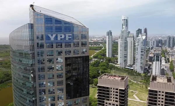 YPF realiza emisión de bonos en el mercado internacional, marcando un hito en su historia financiera