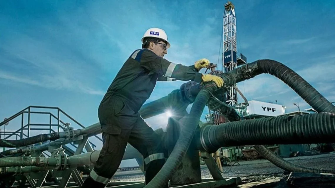 YPF reporta ganancias récord en Vaca Muerta tras reducir costos en un 44%