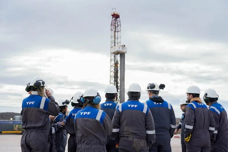 YPF se acerca a un nuevo récord en la producción de Vaca Muerta con 100.000 barriles diarios