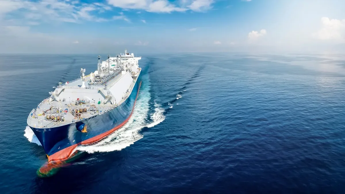 YPF se asocia con Eni y XRG para impulsar el desarrollo de Argentina LNG en Vaca Muerta