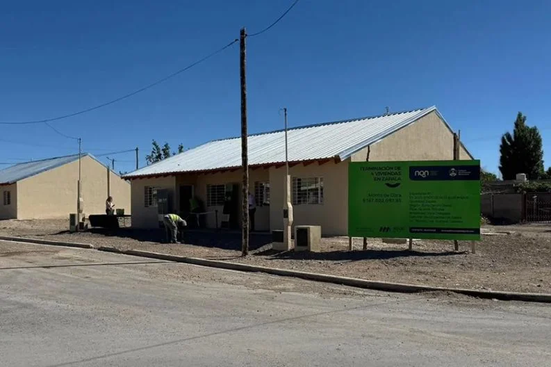 Zapala recibe cuatro nuevas viviendas: avance en la política habitacional provincial