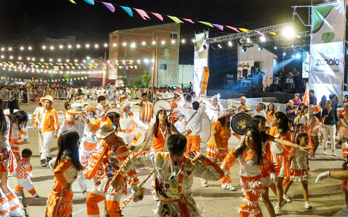 Zapala se viste de fiesta para celebrar el 26° Corso de la Ciudad